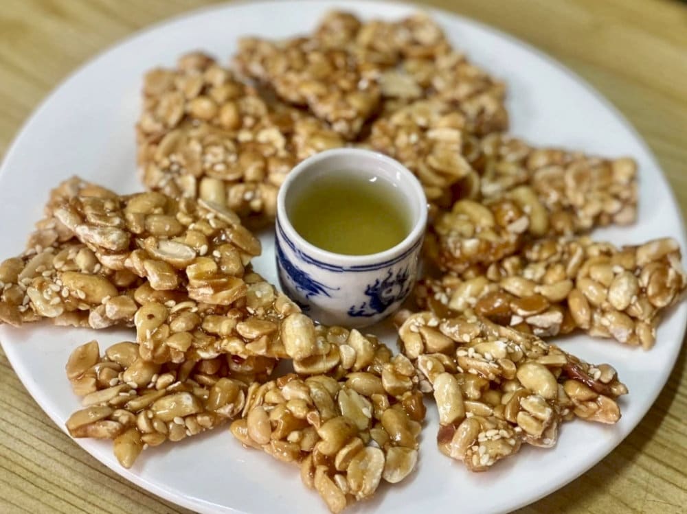 Kẹo lạc truyền thống, ngọt vừa, béo bùi